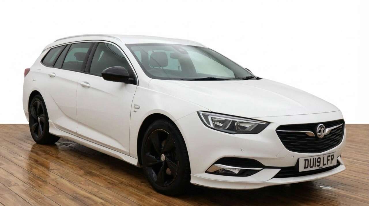 A 2019 VAUXHALL INSIGNIA 2.0 Turbo D BlueInjection SRi VX Line Nav Sports Tourer 5dr Diesel Auto Eur A 2019 VAUXHALL INSIGNIA 2.0 Turbo D BlueInjection SRi VX Line Nav Sports Tourer 5dr Diesel Auto Eur