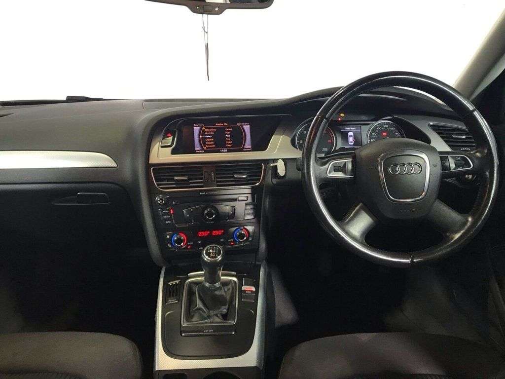 A 2009 AUDI A4 2.0 TDI Executive SE Saloon 4dr Diesel Manual Euro 4 (143 ps) 2 Keys A 2009 AUDI A4 2.0 TDI Executive SE Saloon 4dr Diesel Manual Euro 4 (143 ps) 2 Keys