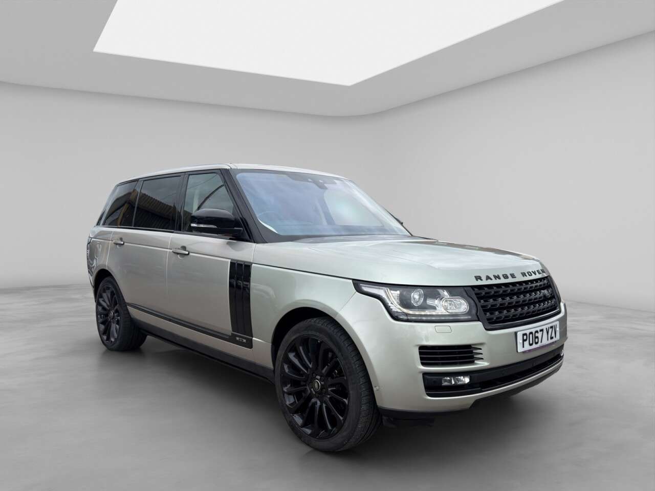 A 2017 LAND ROVER RANGE ROVER 5.0 V8 Autobiography SUV 5dr Petrol Auto 4WD Euro 6 (s/s) LWB (510 ps) A 2017 LAND ROVER RANGE ROVER 5.0 V8 Autobiography SUV 5dr Petrol Auto 4WD Euro 6 (s/s) LWB (510 ps)