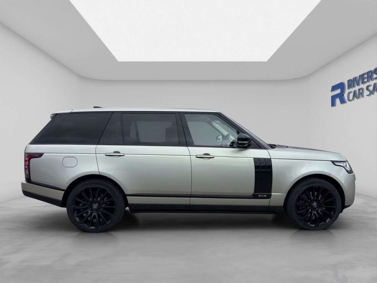 A 2017 LAND ROVER RANGE ROVER 5.0 V8 Autobiography SUV 5dr Petrol Auto 4WD Euro 6 (s/s) LWB (510 ps) A 2017 LAND ROVER RANGE ROVER 5.0 V8 Autobiography SUV 5dr Petrol Auto 4WD Euro 6 (s/s) LWB (510 ps)