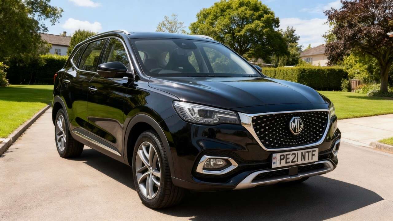A 2021 MG MG HS 1.5 T-GDI Exclusive SUV 5dr Petrol Manual Euro 6 (s/s) (162 ps) A 2021 MG MG HS 1.5 T-GDI Exclusive SUV 5dr Petrol Manual Euro 6 (s/s) (162 ps)