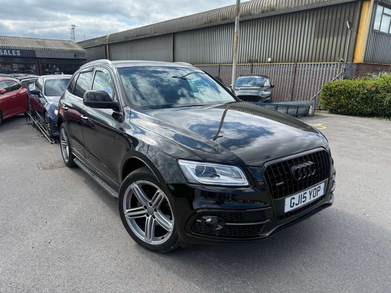 A 2015 AUDI Q5 2.0 TDI S line Plus SUV 5dr Diesel S Tronic quattro Euro 5 (s/s) (177 ps) A 2015 AUDI Q5 2.0 TDI S line Plus SUV 5dr Diesel S Tronic quattro Euro 5 (s/s) (177 ps)