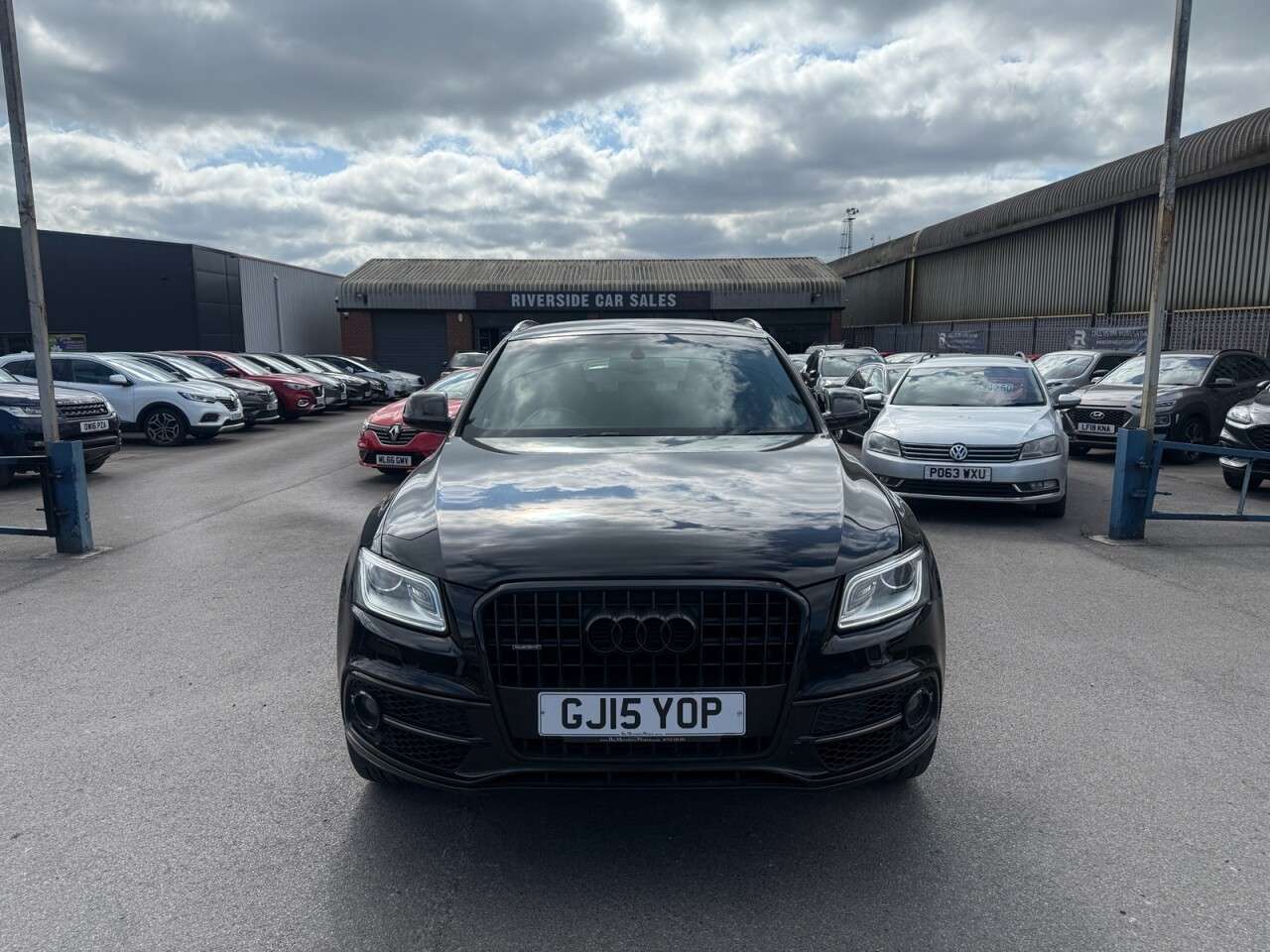 A 2015 AUDI Q5 2.0 TDI S line Plus SUV 5dr Diesel S Tronic quattro Euro 5 (s/s) (177 ps) A 2015 AUDI Q5 2.0 TDI S line Plus SUV 5dr Diesel S Tronic quattro Euro 5 (s/s) (177 ps)