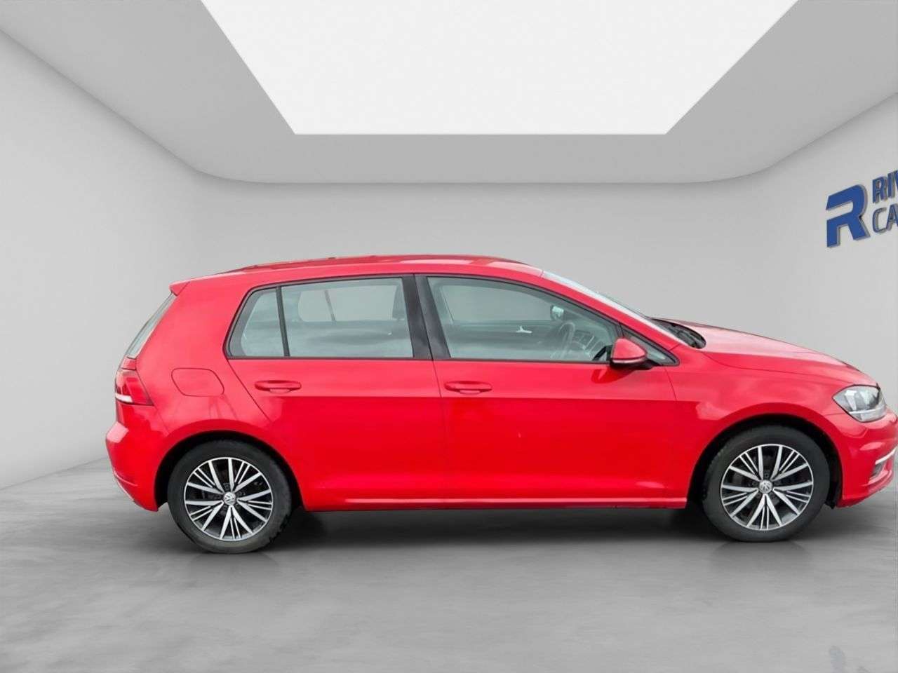 A 2017 VOLKSWAGEN GOLF 1.4 TSI BlueMotion Tech SE Nav Hatchback 5dr Petrol Manual Euro 6 (s/s) (12 A 2017 VOLKSWAGEN GOLF 1.4 TSI BlueMotion Tech SE Nav Hatchback 5dr Petrol Manual Euro 6 (s/s) (12