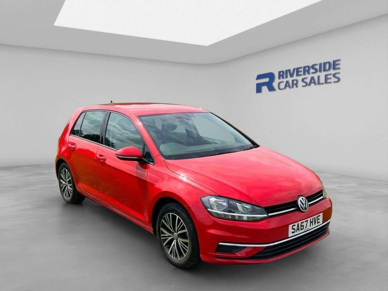 A 2017 VOLKSWAGEN GOLF 1.4 TSI BlueMotion Tech SE Nav Hatchback 5dr Petrol Manual Euro 6 (s/s) (12 A 2017 VOLKSWAGEN GOLF 1.4 TSI BlueMotion Tech SE Nav Hatchback 5dr Petrol Manual Euro 6 (s/s) (12
