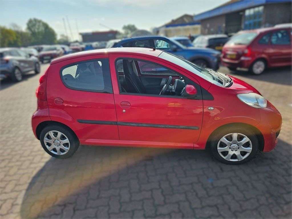 2011 PEUGEOT 107 2011 PEUGEOT 107