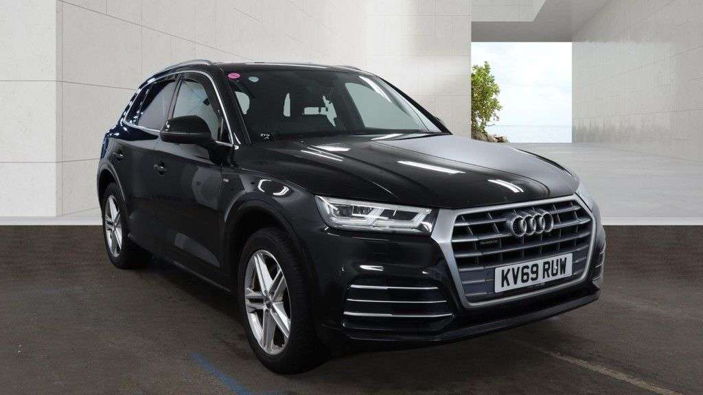 A 2019 AUDI Q5 2.0 TDI 40 S line SUV 5dr Diesel S Tronic quattro Euro 6 (s/s) (190 ps) A 2019 AUDI Q5 2.0 TDI 40 S line SUV 5dr Diesel S Tronic quattro Euro 6 (s/s) (190 ps)