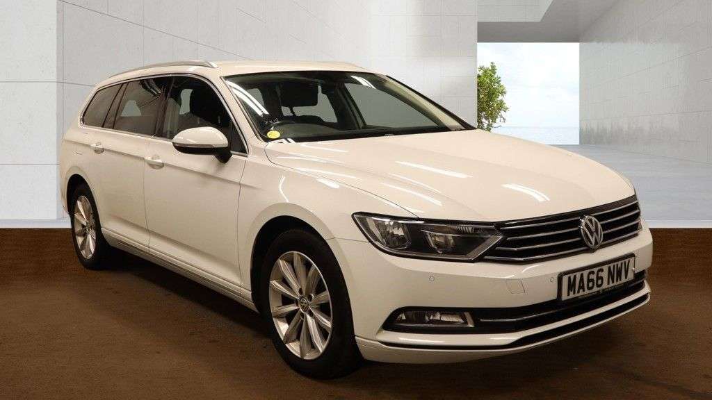 A 2016 VOLKSWAGEN PASSAT 2.0 TDI BlueMotion Tech SE Business Estate 5dr Diesel DSG Euro 6 (s/s) (150 A 2016 VOLKSWAGEN PASSAT 2.0 TDI BlueMotion Tech SE Business Estate 5dr Diesel DSG Euro 6 (s/s) (150