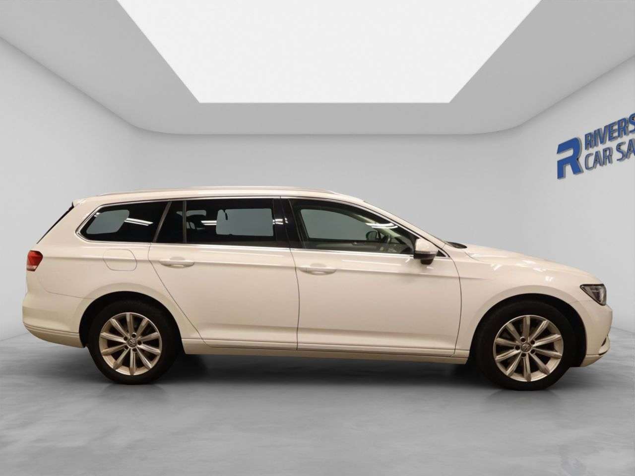 A 2016 VOLKSWAGEN PASSAT 2.0 TDI BlueMotion Tech SE Business Estate 5dr Diesel DSG Euro 6 (s/s) (150 A 2016 VOLKSWAGEN PASSAT 2.0 TDI BlueMotion Tech SE Business Estate 5dr Diesel DSG Euro 6 (s/s) (150