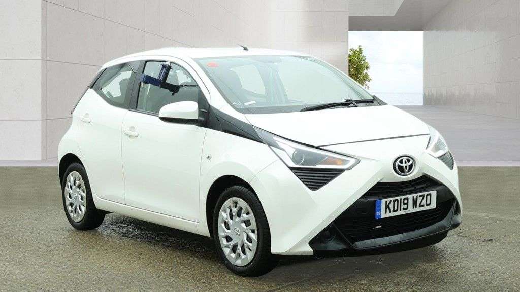 A 2019 TOYOTA AYGO 1.0 VVT-i x-play Hatchback 5dr Petrol x-shift Euro 6 (71 ps) A 2019 TOYOTA AYGO 1.0 VVT-i x-play Hatchback 5dr Petrol x-shift Euro 6 (71 ps)