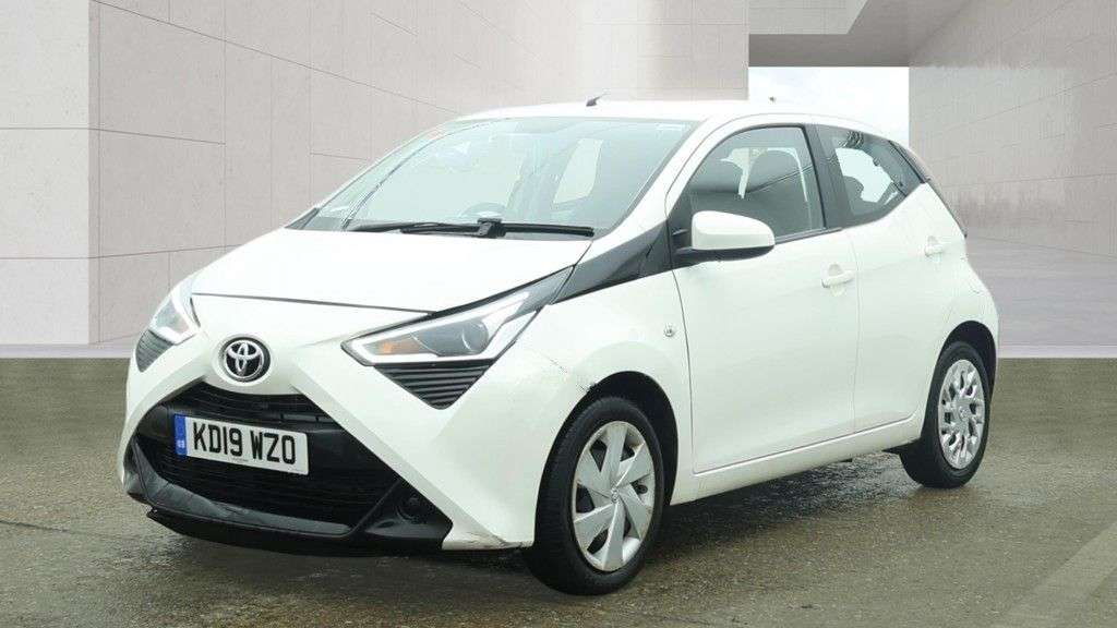 A 2019 TOYOTA AYGO 1.0 VVT-i x-play Hatchback 5dr Petrol x-shift Euro 6 (71 ps) A 2019 TOYOTA AYGO 1.0 VVT-i x-play Hatchback 5dr Petrol x-shift Euro 6 (71 ps)