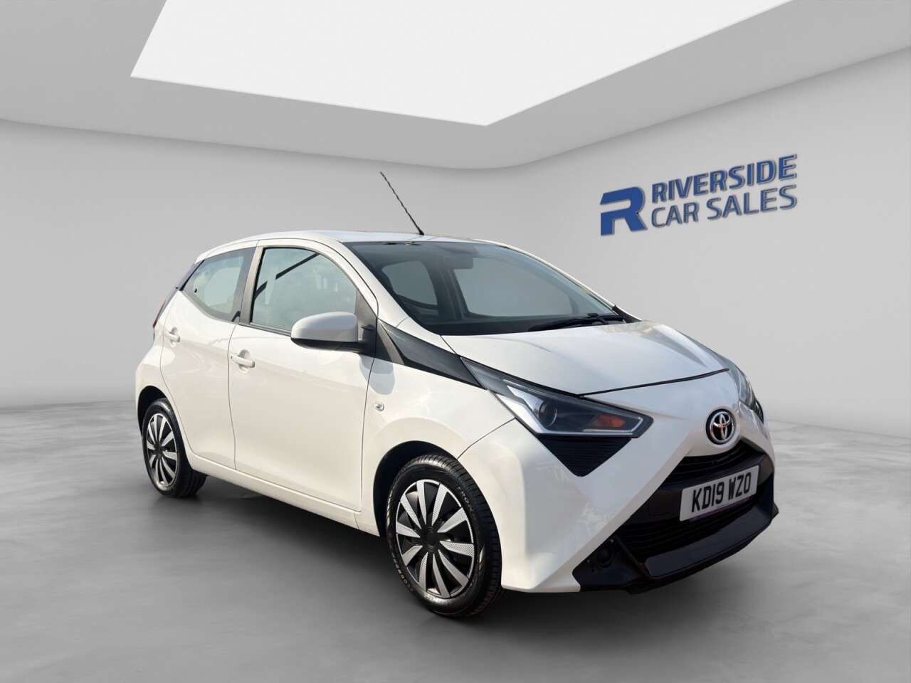 A 2019 TOYOTA AYGO 1.0 VVT-i x-play Hatchback 5dr Petrol x-shift Euro 6 (71 ps) A 2019 TOYOTA AYGO 1.0 VVT-i x-play Hatchback 5dr Petrol x-shift Euro 6 (71 ps)