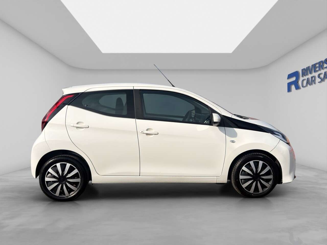 A 2019 TOYOTA AYGO 1.0 VVT-i x-play Hatchback 5dr Petrol x-shift Euro 6 (71 ps) A 2019 TOYOTA AYGO 1.0 VVT-i x-play Hatchback 5dr Petrol x-shift Euro 6 (71 ps)