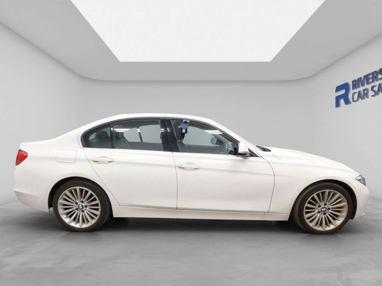 A 2013 BMW 3 SERIES 2.0 320d Luxury Saloon 4dr Diesel Manual Euro 5 (s/s) (184 ps) A 2013 BMW 3 SERIES 2.0 320d Luxury Saloon 4dr Diesel Manual Euro 5 (s/s) (184 ps)