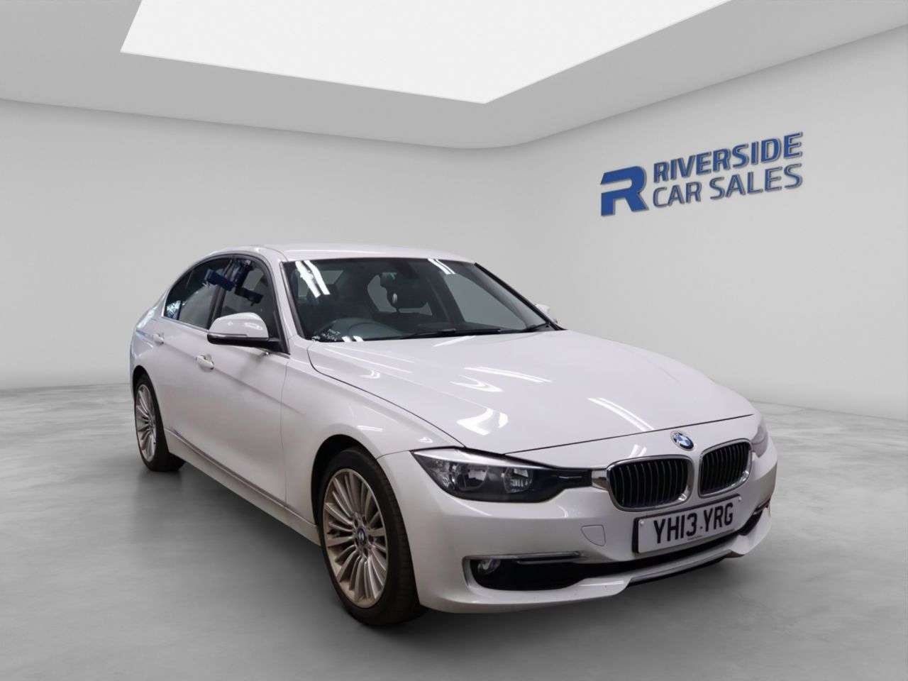 A 2013 BMW 3 SERIES 2.0 320d Luxury Saloon 4dr Diesel Manual Euro 5 (s/s) (184 ps) A 2013 BMW 3 SERIES 2.0 320d Luxury Saloon 4dr Diesel Manual Euro 5 (s/s) (184 ps)