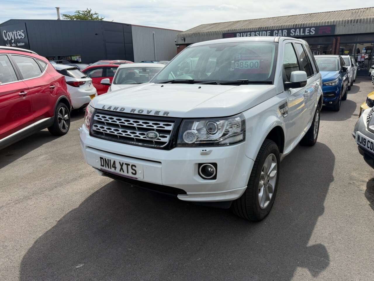 A 2014 LAND ROVER FREELANDER 2 2.2 TD4 XS SUV 5dr Diesel Manual 4WD Euro 5 (s/s) (150 ps) Cambelt @ 70k in A 2014 LAND ROVER FREELANDER 2 2.2 TD4 XS SUV 5dr Diesel Manual 4WD Euro 5 (s/s) (150 ps) Cambelt @ 70k in