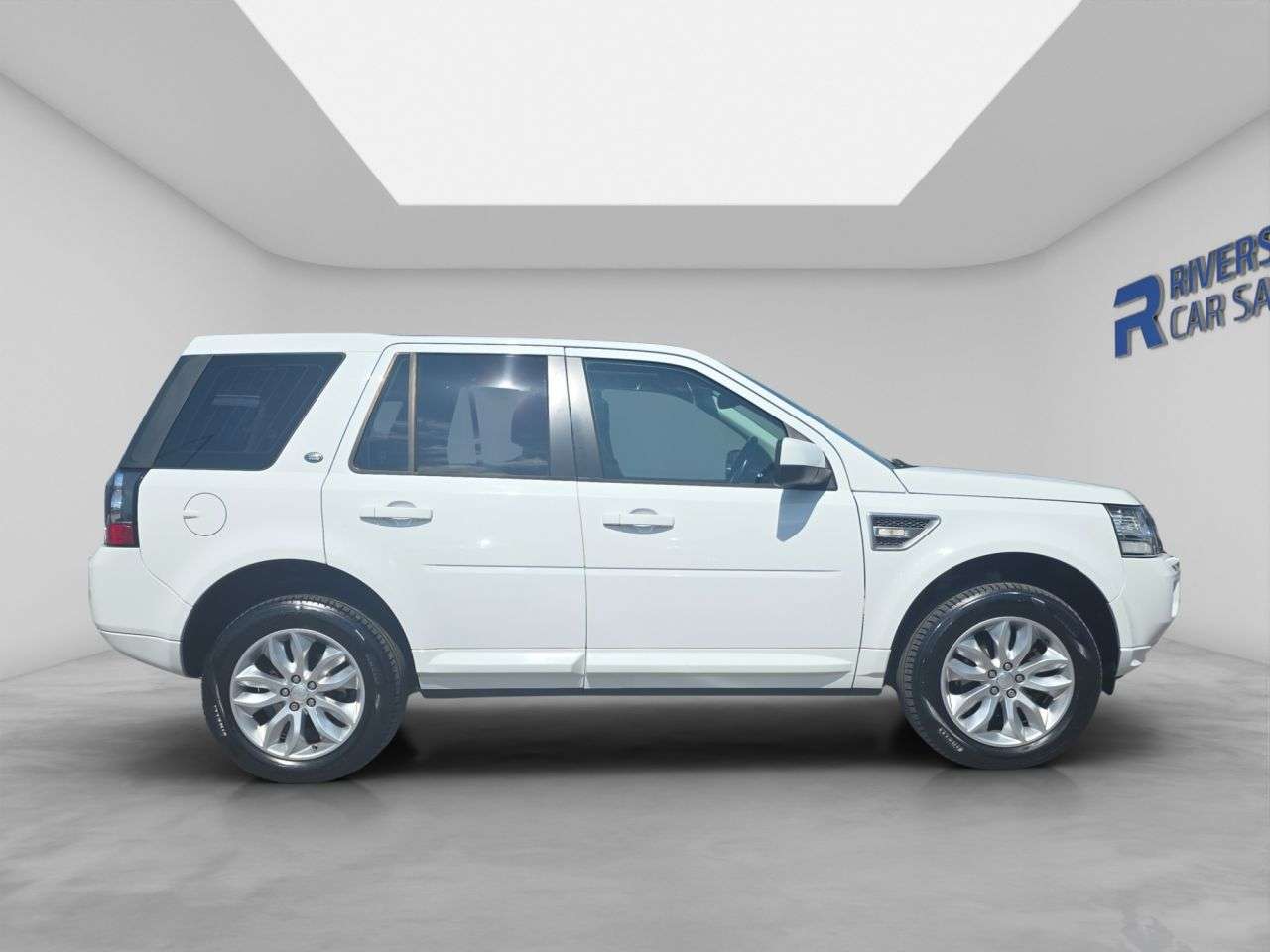 A 2014 LAND ROVER FREELANDER 2 2.2 TD4 XS SUV 5dr Diesel Manual 4WD Euro 5 (s/s) (150 ps) Cambelt @ 70k in A 2014 LAND ROVER FREELANDER 2 2.2 TD4 XS SUV 5dr Diesel Manual 4WD Euro 5 (s/s) (150 ps) Cambelt @ 70k in