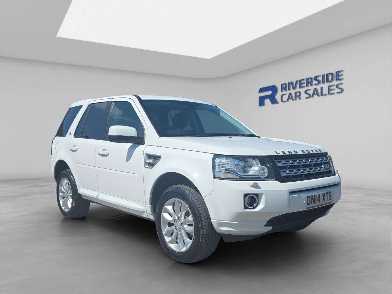 A 2014 LAND ROVER FREELANDER 2 2.2 TD4 XS SUV 5dr Diesel Manual 4WD Euro 5 (s/s) (150 ps) Cambelt @ 70k in A 2014 LAND ROVER FREELANDER 2 2.2 TD4 XS SUV 5dr Diesel Manual 4WD Euro 5 (s/s) (150 ps) Cambelt @ 70k in