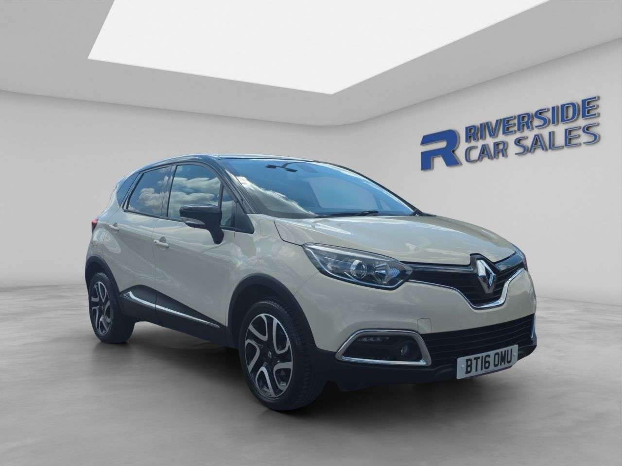 A 2016 RENAULT CAPTUR 0.9 TCe ENERGY Dynamique S Nav SUV 5dr Petrol Manual Euro 6 (s/s) (90 ps) A 2016 RENAULT CAPTUR 0.9 TCe ENERGY Dynamique S Nav SUV 5dr Petrol Manual Euro 6 (s/s) (90 ps)