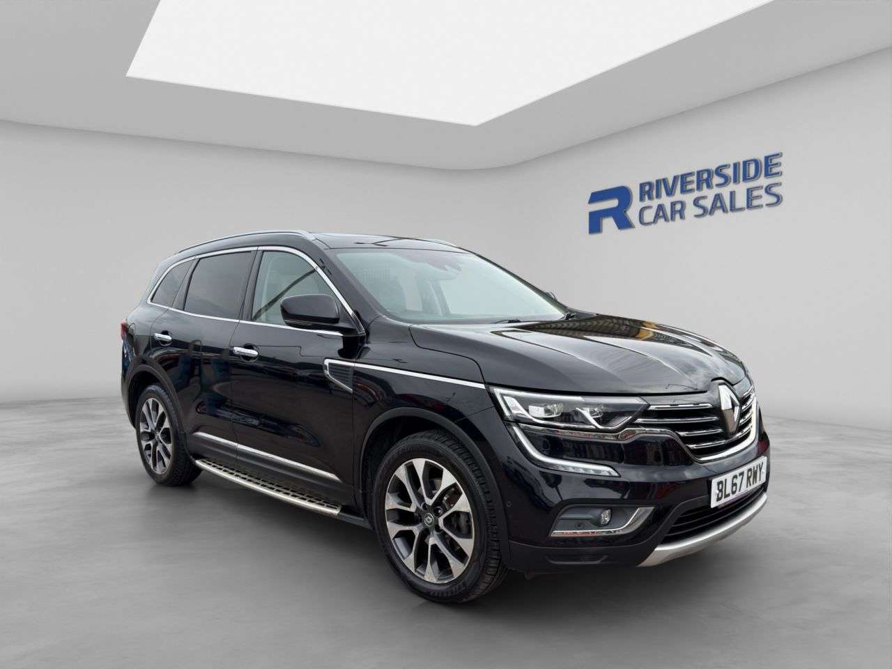 A 2017 RENAULT KOLEOS 2.0 dCi Signature Nav SUV 5dr Diesel X-Trn A7 4WD Euro 6 (s/s) (175 ps) Fin A 2017 RENAULT KOLEOS 2.0 dCi Signature Nav SUV 5dr Diesel X-Trn A7 4WD Euro 6 (s/s) (175 ps) Fin