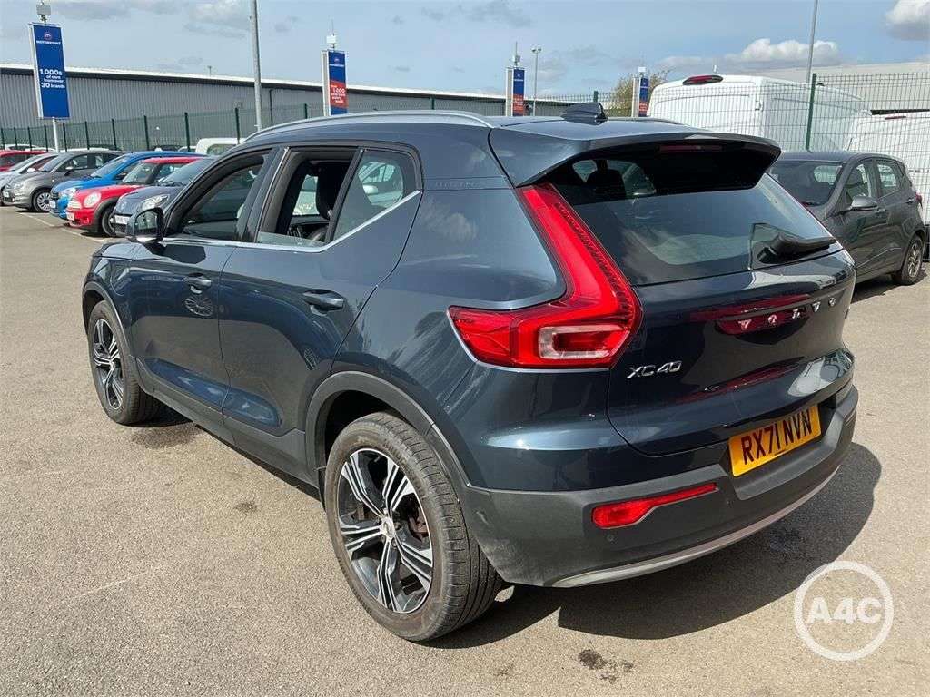 2021 VOLVO XC40 2021 VOLVO XC40