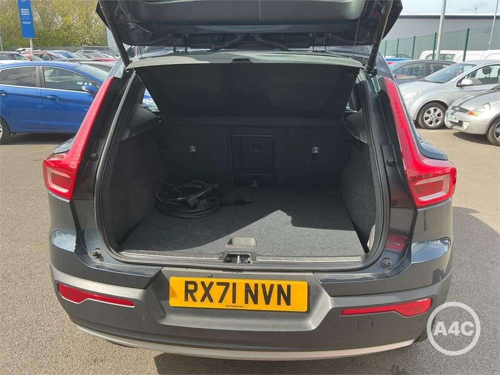 2021 VOLVO XC40 2021 VOLVO XC40