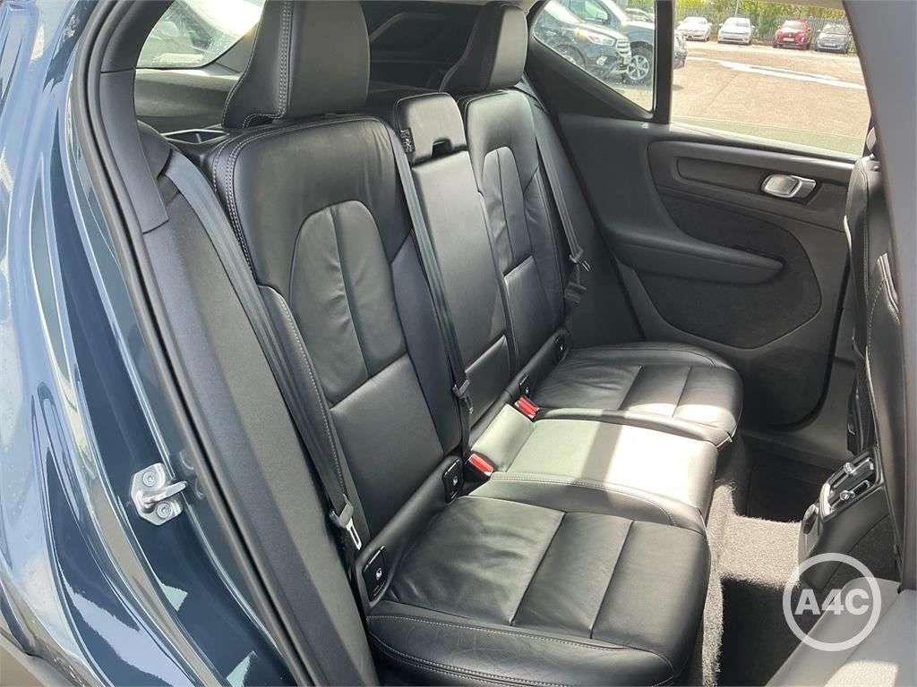 2021 VOLVO XC40 2021 VOLVO XC40