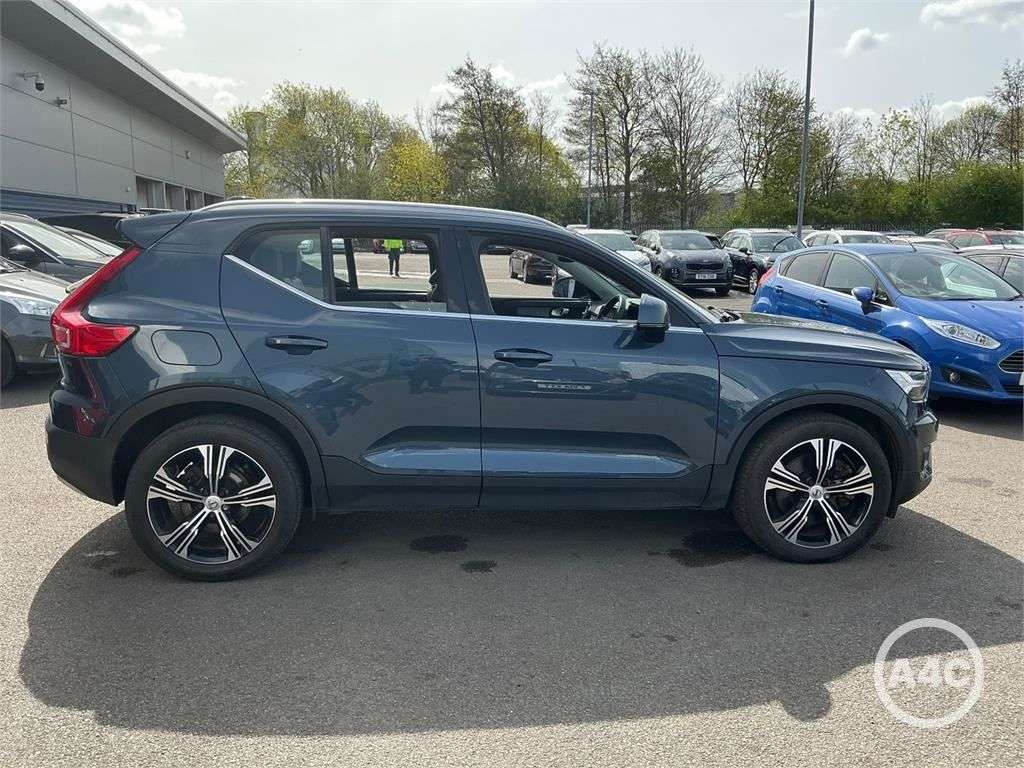 2021 VOLVO XC40 2021 VOLVO XC40