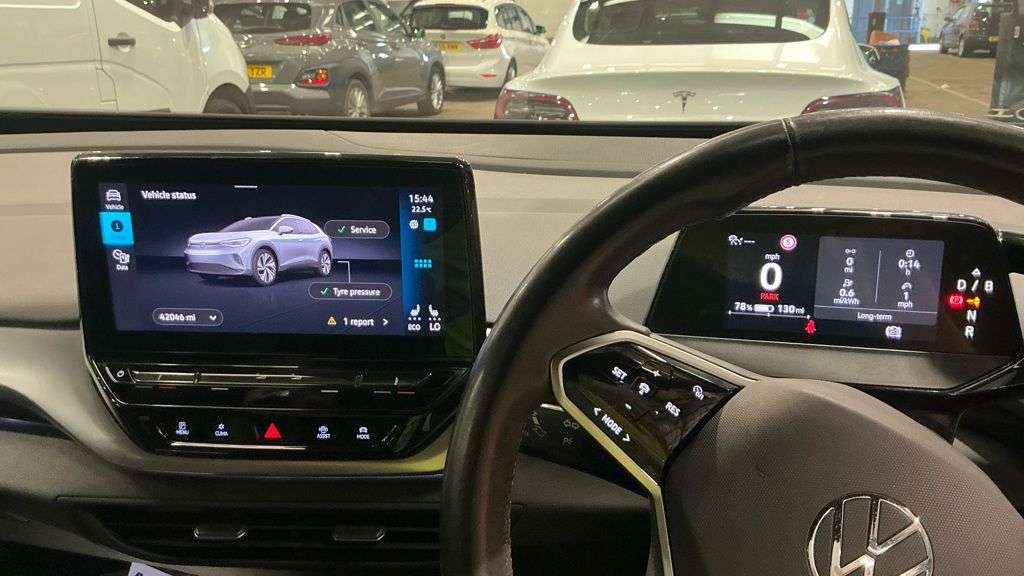 A 2022 VOLKSWAGEN ID.4 Pure 52kWh Life SUV 5dr Electric Auto (148 ps) A 2022 VOLKSWAGEN ID.4 Pure 52kWh Life SUV 5dr Electric Auto (148 ps)