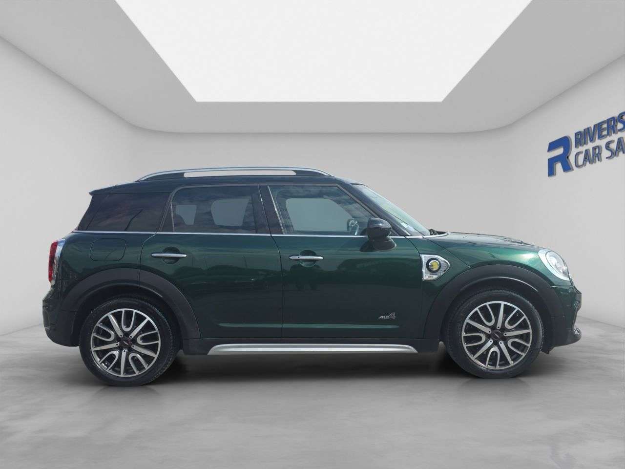 A 2018 MINI COUNTRYMAN 1.5 7.6kWh Cooper SE SUV 5dr Petrol Plug-in Hybrid Auto ALL4 Euro 6 (s/s) ( A 2018 MINI COUNTRYMAN 1.5 7.6kWh Cooper SE SUV 5dr Petrol Plug-in Hybrid Auto ALL4 Euro 6 (s/s) (