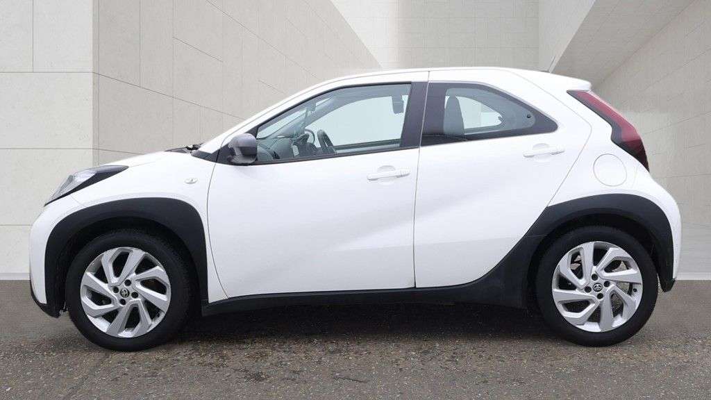 2023 TOYOTA AYGO X 2023 TOYOTA AYGO X