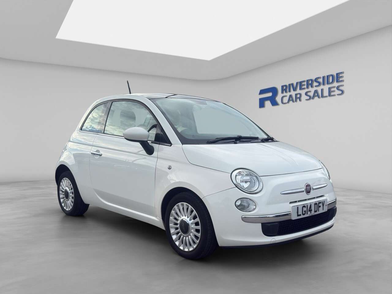 A 2014 FIAT 500 1.2 Lounge Hatchback 3dr Petrol Manual Euro 6 (s/s) (69 bhp) - 5 Services + A 2014 FIAT 500 1.2 Lounge Hatchback 3dr Petrol Manual Euro 6 (s/s) (69 bhp) - 5 Services +