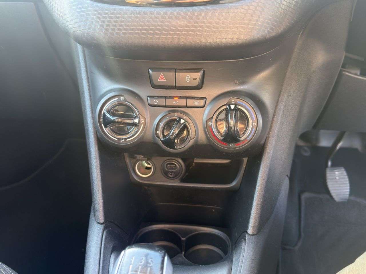 2017 PEUGEOT 208 2017 PEUGEOT 208