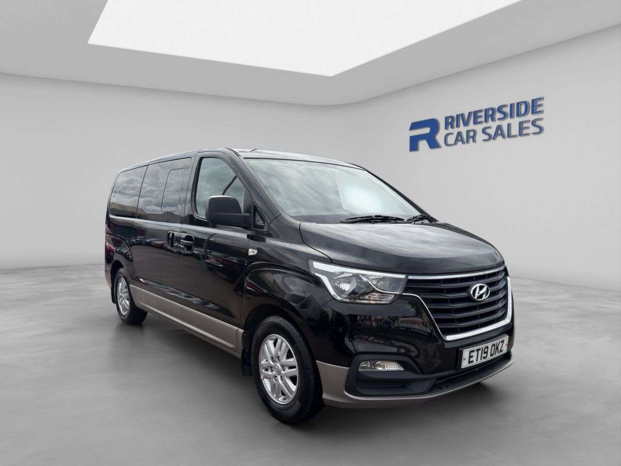 A 2019 HYUNDAI I800 2.5 CRDi SE MPV 5dr Diesel Manual Euro 6 (136 ps) Finance From 8.9% APR A 2019 HYUNDAI I800 2.5 CRDi SE MPV 5dr Diesel Manual Euro 6 (136 ps) Finance From 8.9% APR