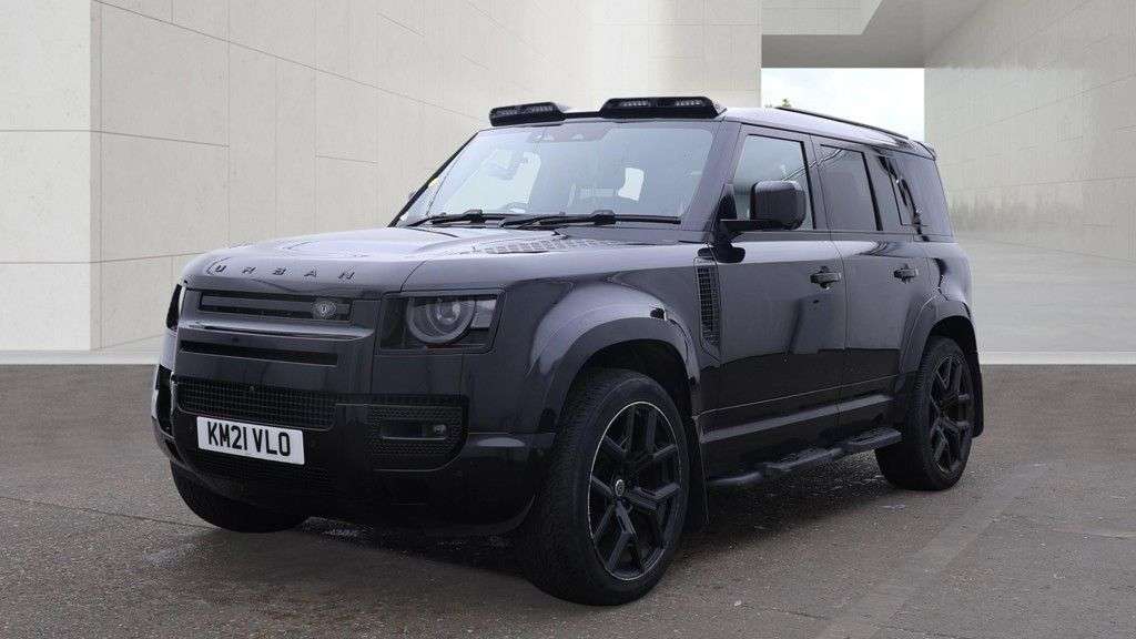 A 2021 LAND ROVER DEFENDER 110 3.0 D250 MHEV SE SUV 5dr Diesel Auto 4WD Euro 6 (s/s) (250 ps) Finance From A 2021 LAND ROVER DEFENDER 110 3.0 D250 MHEV SE SUV 5dr Diesel Auto 4WD Euro 6 (s/s) (250 ps) Finance From