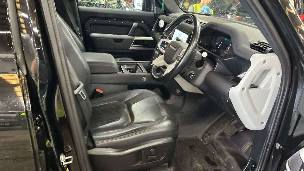 A 2021 LAND ROVER DEFENDER 110 3.0 D250 MHEV SE SUV 5dr Diesel Auto 4WD Euro 6 (s/s) (250 ps) Finance From A 2021 LAND ROVER DEFENDER 110 3.0 D250 MHEV SE SUV 5dr Diesel Auto 4WD Euro 6 (s/s) (250 ps) Finance From