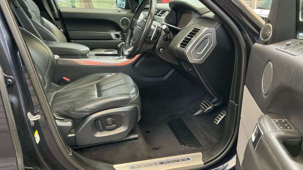 A 2017 LAND ROVER RANGE ROVER SPORT 3.0 SD V6 HSE Dynamic SUV 5dr Diesel Auto 4WD Euro 6 (s/s) (306 ps) - 6 Ser A 2017 LAND ROVER RANGE ROVER SPORT 3.0 SD V6 HSE Dynamic SUV 5dr Diesel Auto 4WD Euro 6 (s/s) (306 ps) - 6 Ser