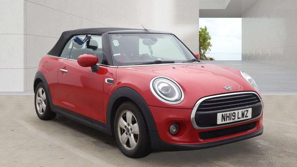 A 2019 MINI CONVERTIBLE 1.5 Cooper Classic Convertible 2dr Petrol Steptronic Euro 6 (s/s) (136 ps) A 2019 MINI CONVERTIBLE 1.5 Cooper Classic Convertible 2dr Petrol Steptronic Euro 6 (s/s) (136 ps)