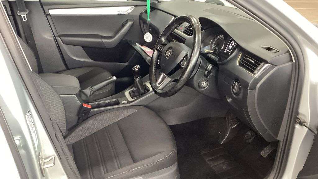 A 2018 SKODA OCTAVIA 2.0 TDI SE Estate 5dr Diesel Manual Euro 6 (s/s) (150 ps) Finance From 8.9% A 2018 SKODA OCTAVIA 2.0 TDI SE Estate 5dr Diesel Manual Euro 6 (s/s) (150 ps) Finance From 8.9%