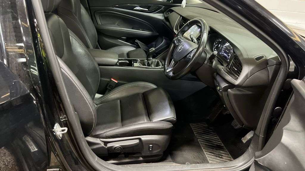 A 2018 VAUXHALL INSIGNIA 1.6 Turbo D BlueInjection Elite Nav Grand Sport 5dr Diesel Manual Euro 6 (s A 2018 VAUXHALL INSIGNIA 1.6 Turbo D BlueInjection Elite Nav Grand Sport 5dr Diesel Manual Euro 6 (s