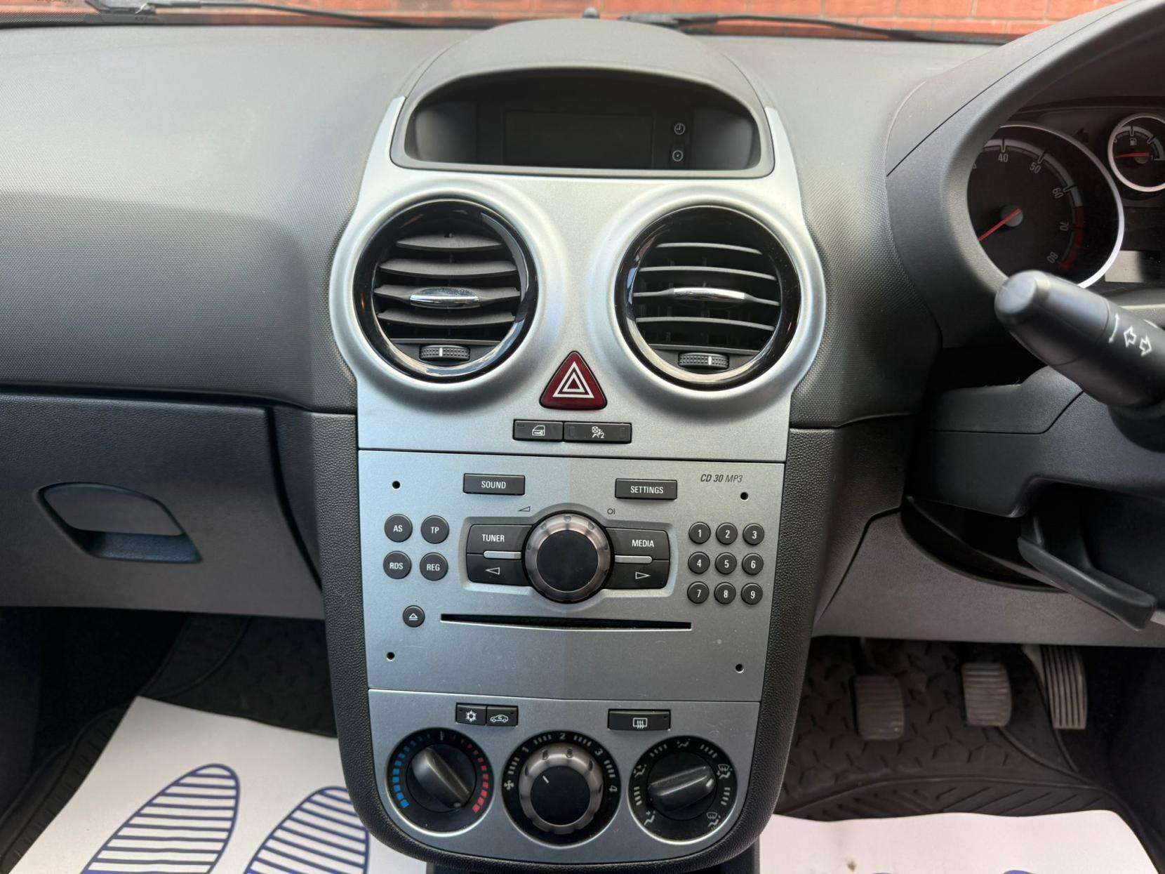 A 2014 VAUXHALL CORSA 1.2 16V Design Hatchback 3dr Petrol Manual Euro 5 (A/C) (85 ps) A 2014 VAUXHALL CORSA 1.2 16V Design Hatchback 3dr Petrol Manual Euro 5 (A/C) (85 ps)