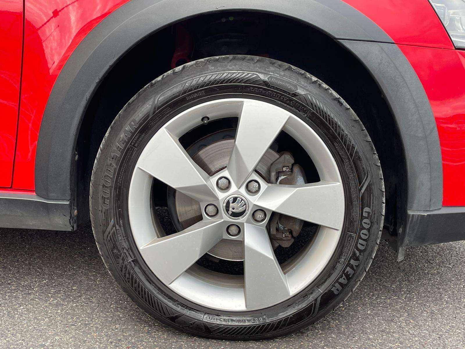 A 2019 SKODA OCTAVIA 2.0 TDI Scout Estate 5dr Diesel DSG 4WD Euro 6 (s/s) (150 ps) A 2019 SKODA OCTAVIA 2.0 TDI Scout Estate 5dr Diesel DSG 4WD Euro 6 (s/s) (150 ps)