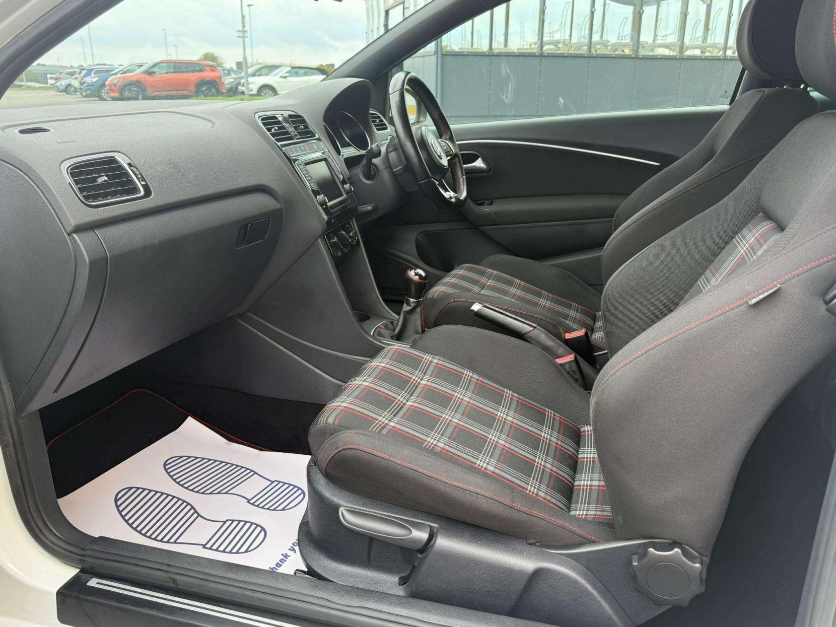 2015 VOLKSWAGEN POLO 2015 VOLKSWAGEN POLO