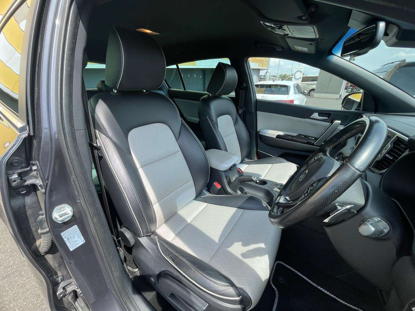 A 2017 KIA SPORTAGE 2.0 CRDi GT-Line SUV 5dr Diesel Auto AWD Euro 6 (134 bhp) A 2017 KIA SPORTAGE 2.0 CRDi GT-Line SUV 5dr Diesel Auto AWD Euro 6 (134 bhp)