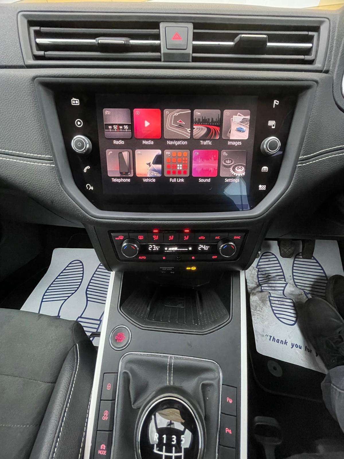 A 2019 SEAT ARONA 1.6 TDI XCELLENCE Lux SUV 5dr Diesel Manual Euro 6 (s/s) (115 ps) A 2019 SEAT ARONA 1.6 TDI XCELLENCE Lux SUV 5dr Diesel Manual Euro 6 (s/s) (115 ps)