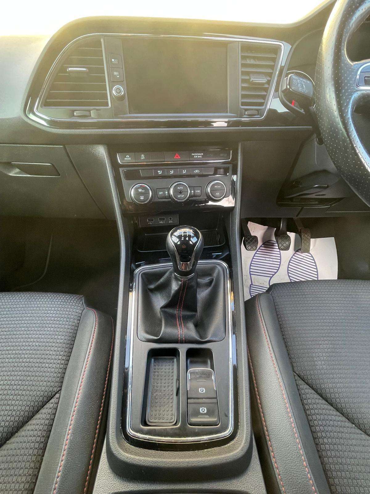 A 2017 SEAT LEON 2.0 TDI FR Technology Hatchback 5dr Diesel Manual Euro 6 (s/s) (184 ps) A 2017 SEAT LEON 2.0 TDI FR Technology Hatchback 5dr Diesel Manual Euro 6 (s/s) (184 ps)