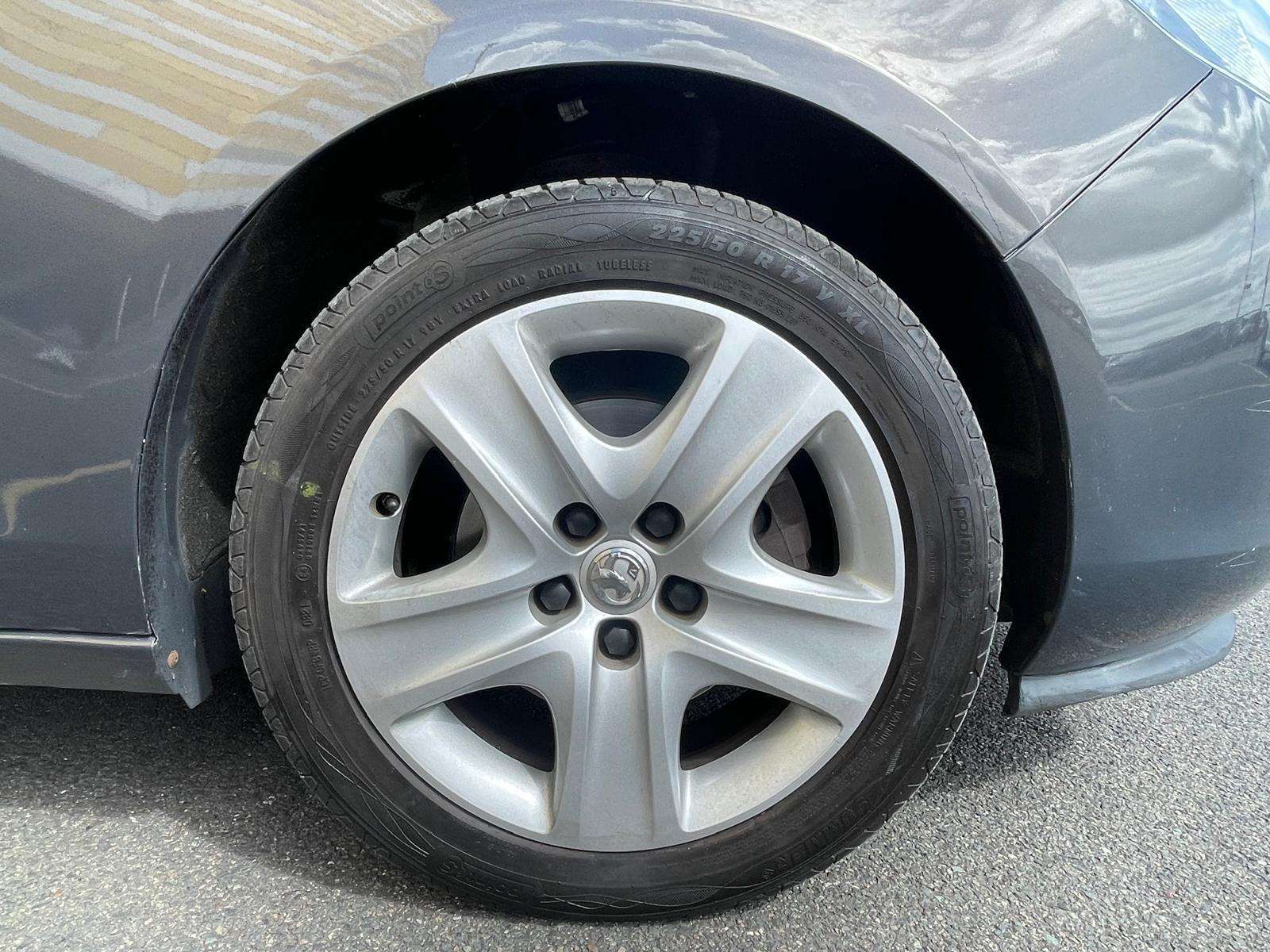 A 2015 VAUXHALL ZAFIRA TOURER 1.4i Turbo Exclusiv MPV 5dr Petrol Manual Euro 6 (140 ps) A 2015 VAUXHALL ZAFIRA TOURER 1.4i Turbo Exclusiv MPV 5dr Petrol Manual Euro 6 (140 ps)