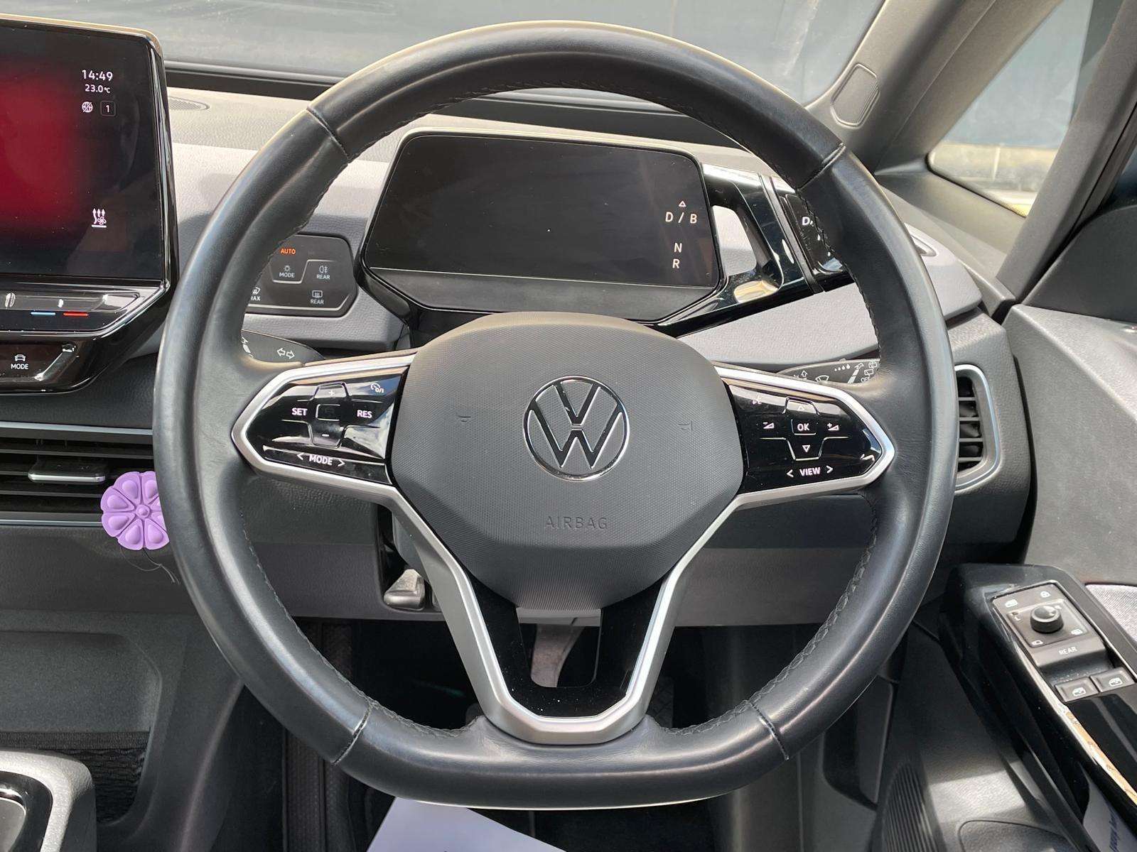 A 2022 VOLKSWAGEN ID.3 Pro Performance 58kWh Life Hatchback 5dr Electric Auto (204 ps) A 2022 VOLKSWAGEN ID.3 Pro Performance 58kWh Life Hatchback 5dr Electric Auto (204 ps)