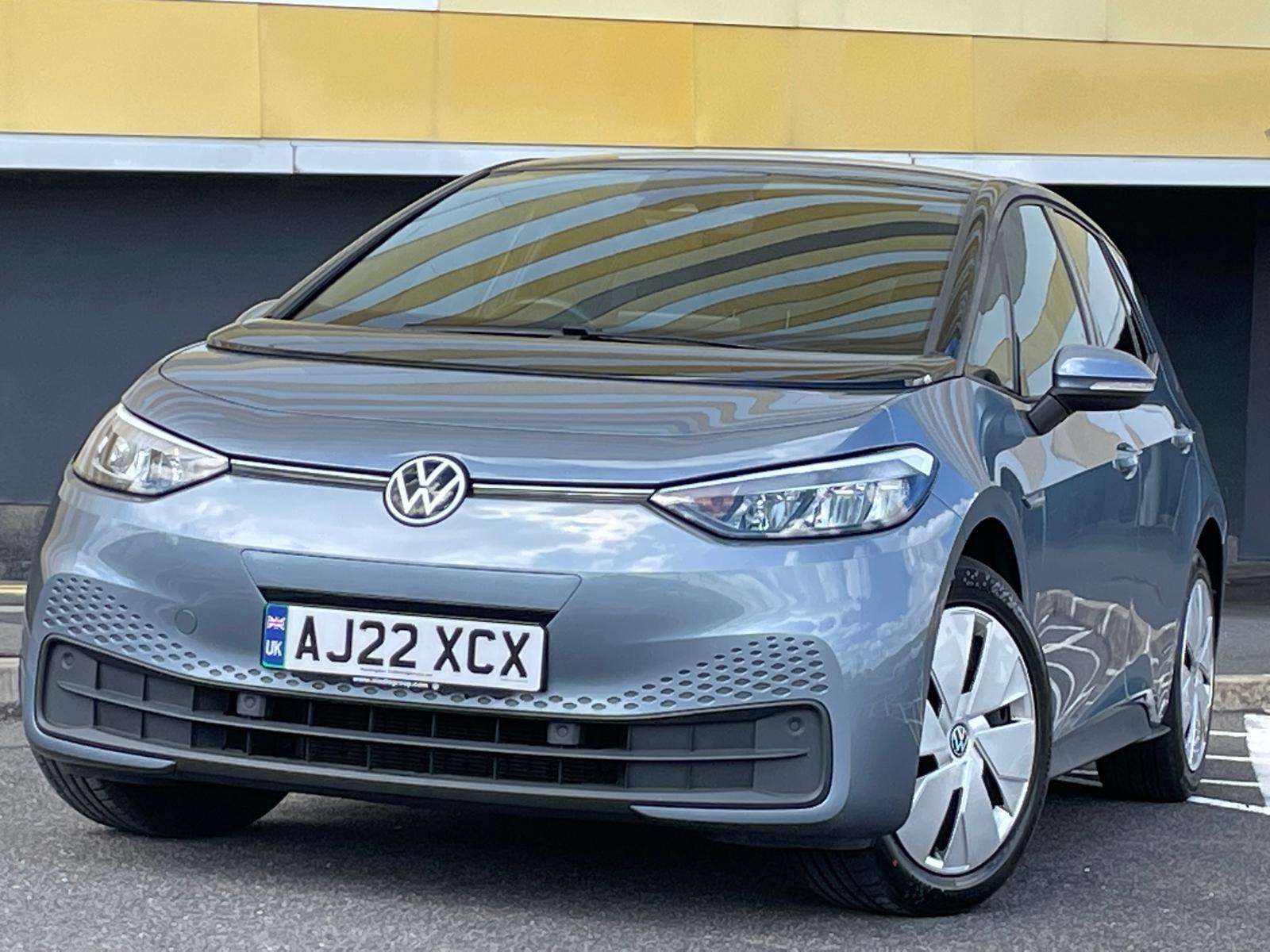 A 2022 VOLKSWAGEN ID.3 Pro Performance 58kWh Life Hatchback 5dr Electric Auto (204 ps) A 2022 VOLKSWAGEN ID.3 Pro Performance 58kWh Life Hatchback 5dr Electric Auto (204 ps)