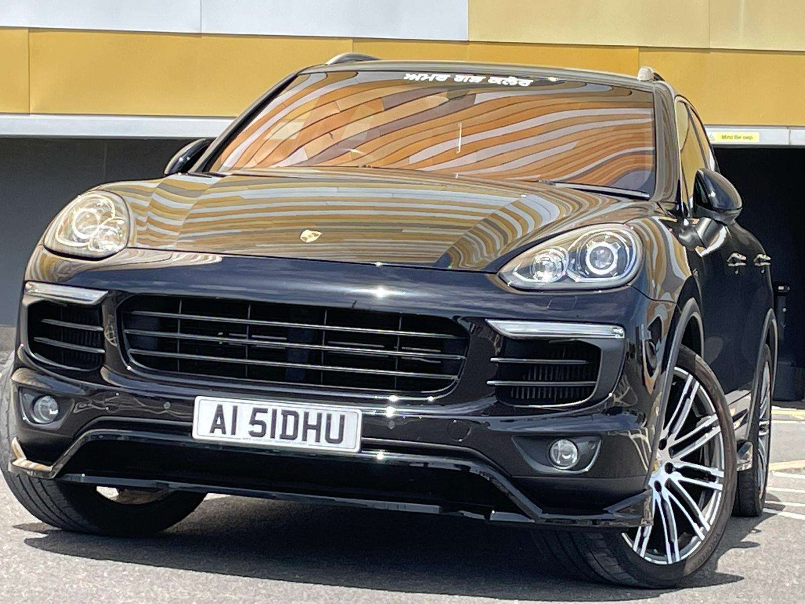 A 2015 PORSCHE CAYENNE 3.0 TD V6 SUV 5dr Diesel TiptronicS 4WD Euro 6 (s/s) (262 ps) A 2015 PORSCHE CAYENNE 3.0 TD V6 SUV 5dr Diesel TiptronicS 4WD Euro 6 (s/s) (262 ps)